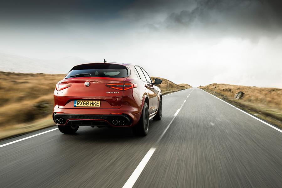  Alfa Romeo Stelvio Quadrifoglio (949) 2018 года  (UK) (фото 36 из 59)